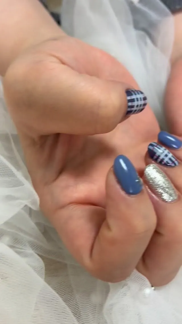 バーバリー風ネイル💙🤍
